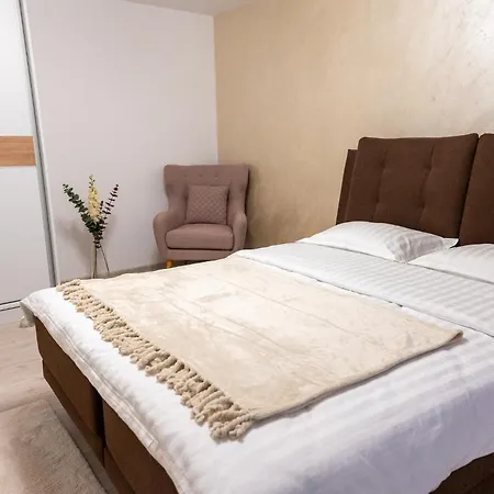 Luna Ap 1 Apartment